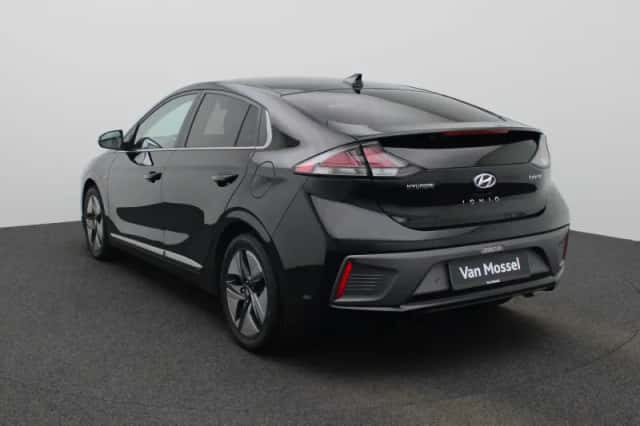 Hyundai Ioniq (2021) thumbnail 2
