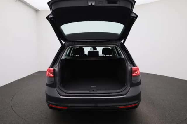 Volkswagen Passat (2021) thumbnail 11