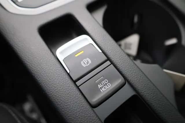 Volkswagen Passat (2021) thumbnail 24