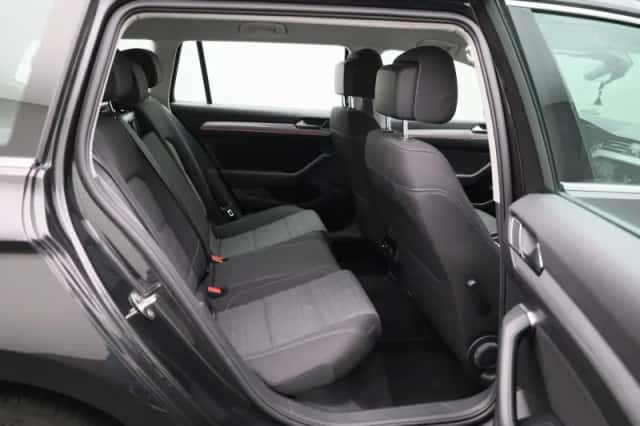 Volkswagen Passat (2021) thumbnail 33