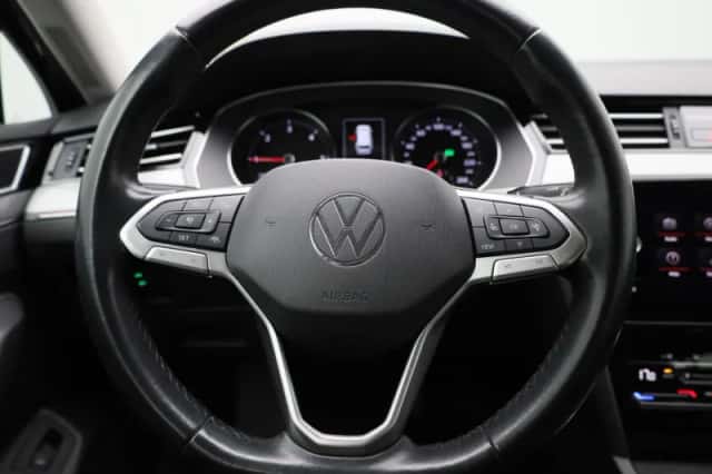 Volkswagen Passat (2021) thumbnail 7
