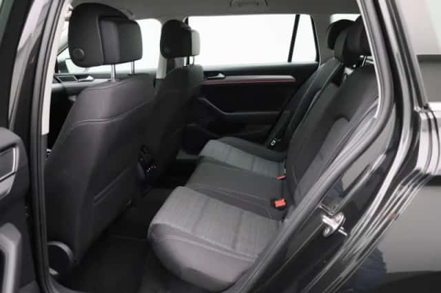 Volkswagen Passat (2021) thumbnail 10
