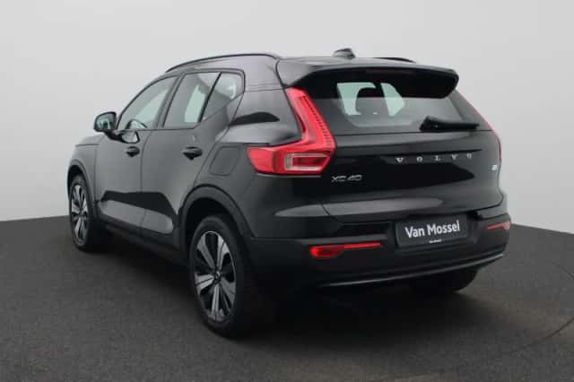 Volvo XC40 (2023) thumbnail 2