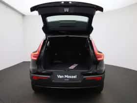 Volvo XC40 (2023) thumbnail 11