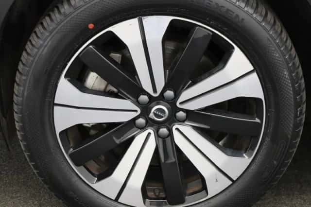 Volvo XC40 (2023) thumbnail 15