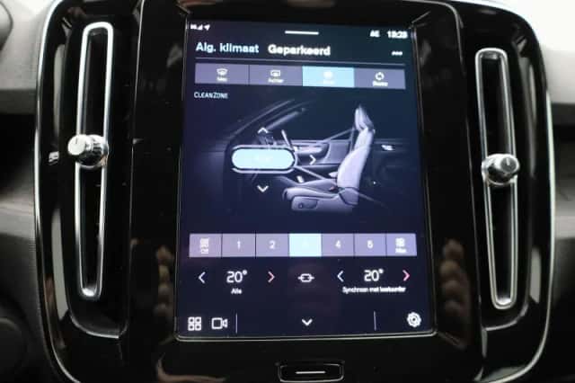 Volvo XC40 (2023) thumbnail 23