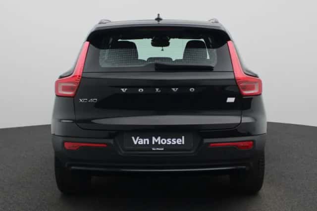 Volvo XC40 (2023) thumbnail 5