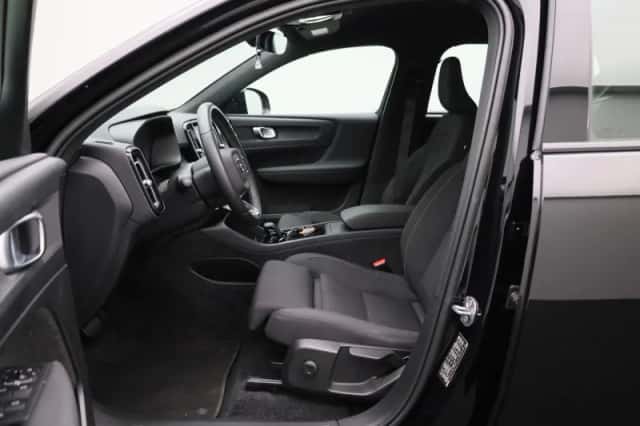 Volvo XC40 (2023) thumbnail 9