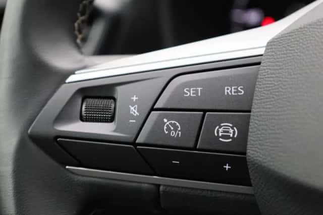 SEAT Leon (2023) thumbnail 19