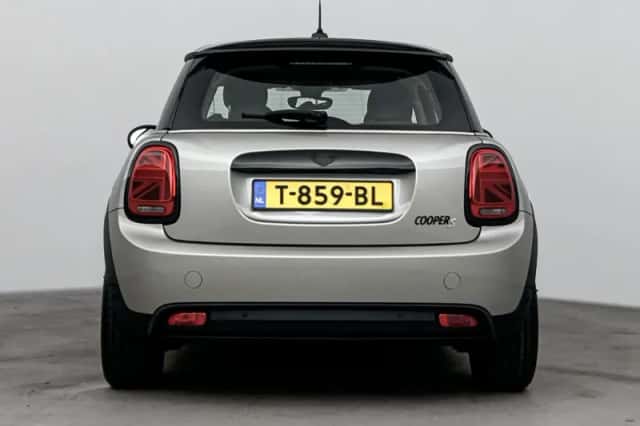 MINI Electric (2023) thumbnail 3