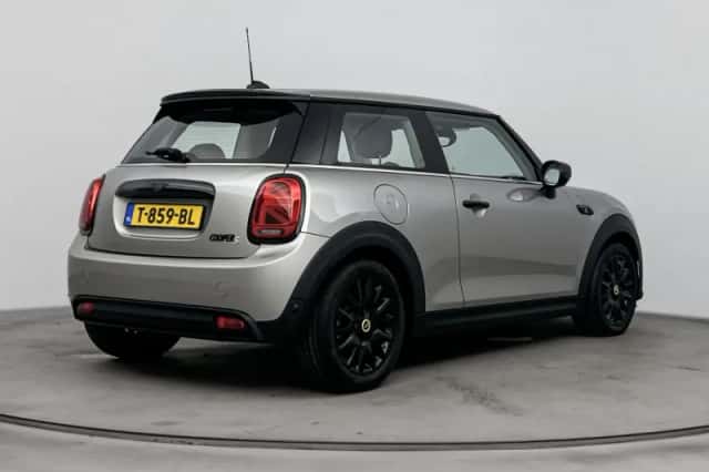 MINI Electric (2023) thumbnail 4