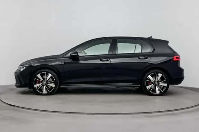Volkswagen Golf (2023) thumbnail 2