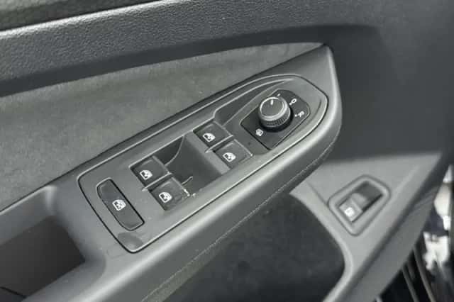 Volkswagen Golf (2023) thumbnail 13