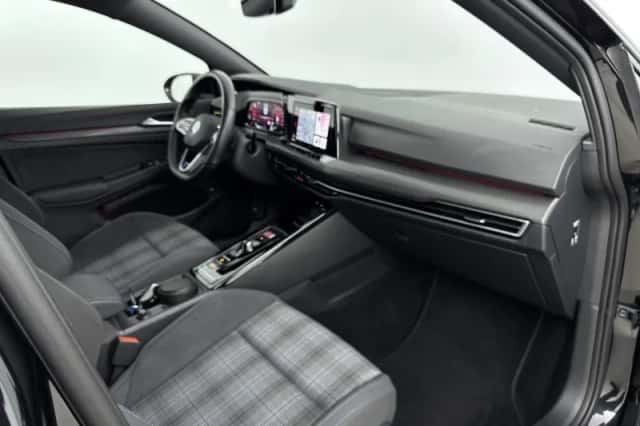 Volkswagen Golf (2023) thumbnail 17