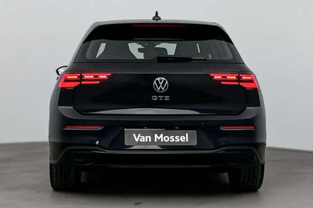Volkswagen Golf (2023) thumbnail 3