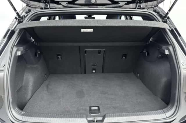 Volkswagen Golf (2023) thumbnail 23