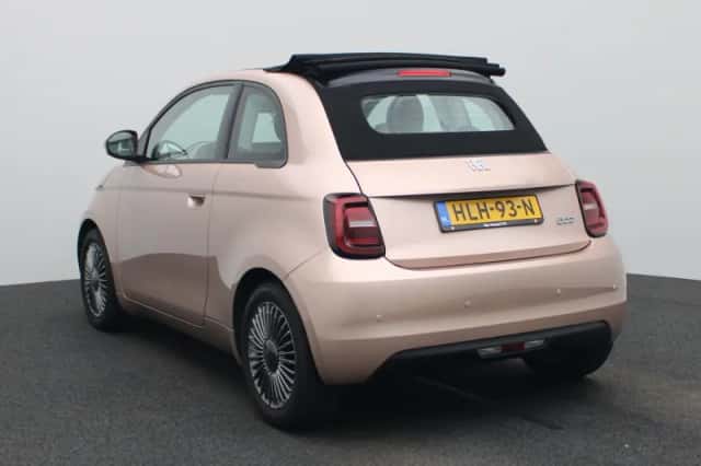 Fiat 500 (2022) thumbnail 2