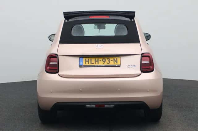 Fiat 500 (2022) thumbnail 5
