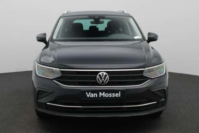 Volkswagen Tiguan (2022) thumbnail 3