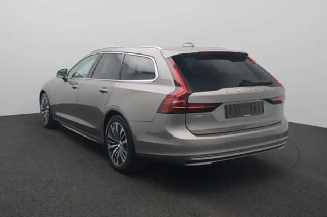 Volvo V90 (2022) thumbnail 2