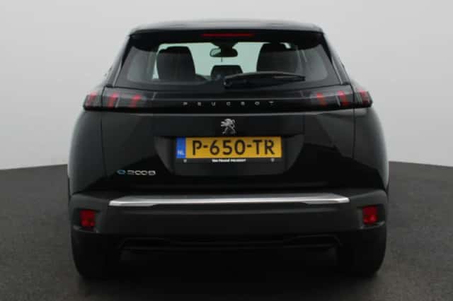 Peugeot e-2008 (2022) thumbnail 5