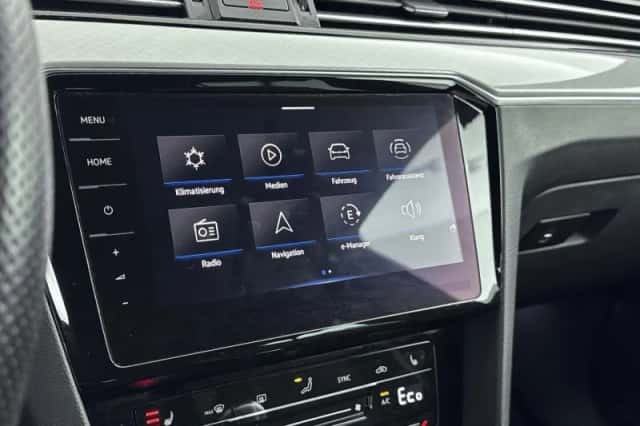 Volkswagen Passat (2023) thumbnail 12