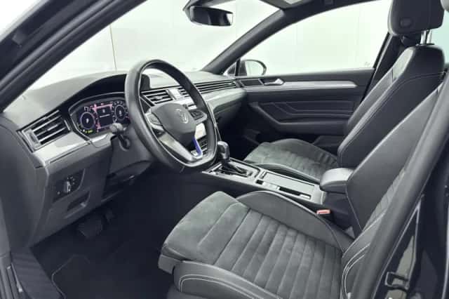 Volkswagen Passat (2023) thumbnail 18