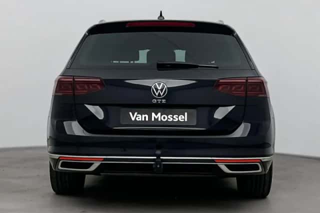 Volkswagen Passat (2023) thumbnail 3