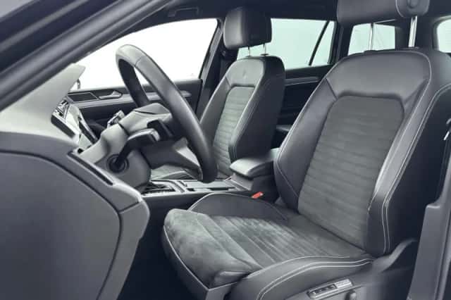 Volkswagen Passat (2023) thumbnail 22