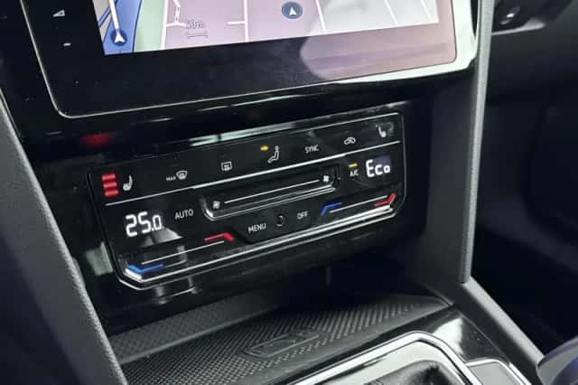 Volkswagen Passat (2023) thumbnail 24