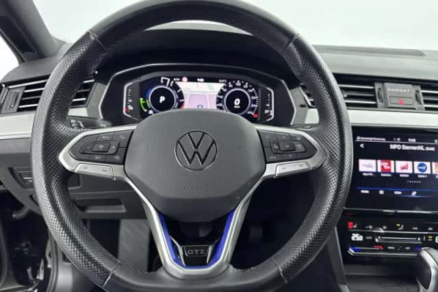 Volkswagen Passat (2023) thumbnail 25