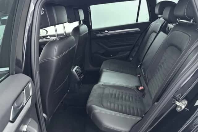 Volkswagen Passat (2023) thumbnail 26