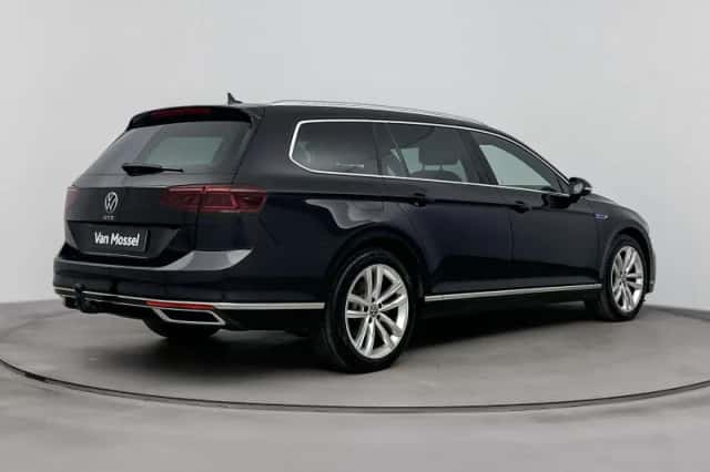 Volkswagen Passat (2023) thumbnail 4