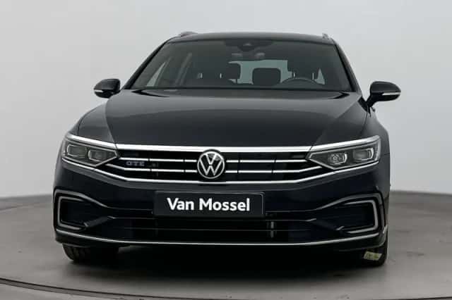 Volkswagen Passat (2023) thumbnail 5