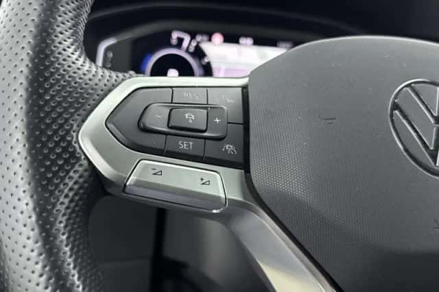 Volkswagen Passat (2023) thumbnail 6