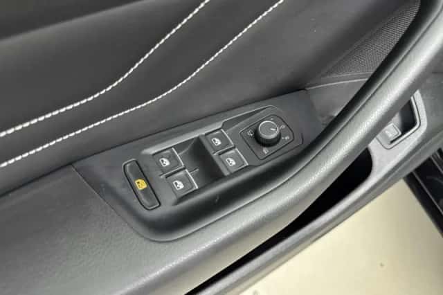 Volkswagen Passat (2023) thumbnail 10