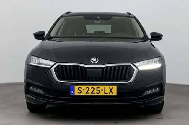 Škoda Octavia (2023) thumbnail 5