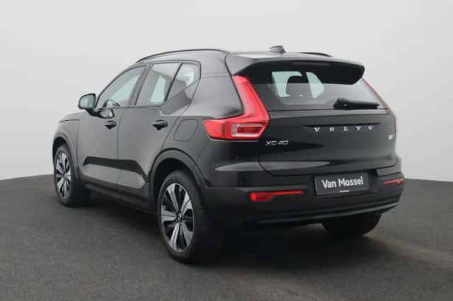 Volvo XC40 (2023) thumbnail 2