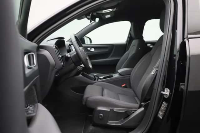 Volvo XC40 (2023) thumbnail 11