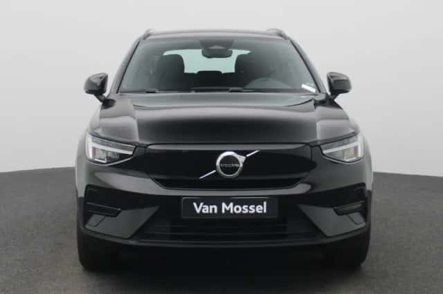 Volvo XC40 (2023) thumbnail 3