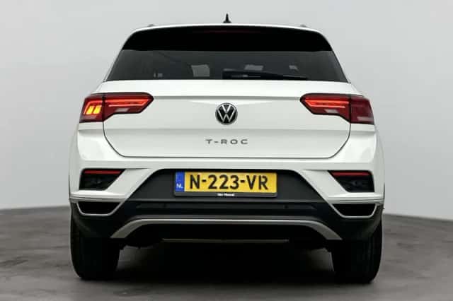 Volkswagen T-Roc (2021) thumbnail 3