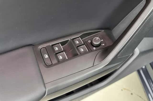 SEAT Leon (2023) thumbnail 20