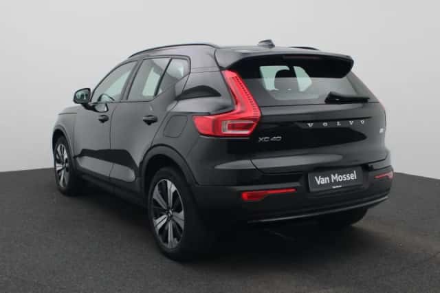Volvo XC40 (2023) thumbnail 2