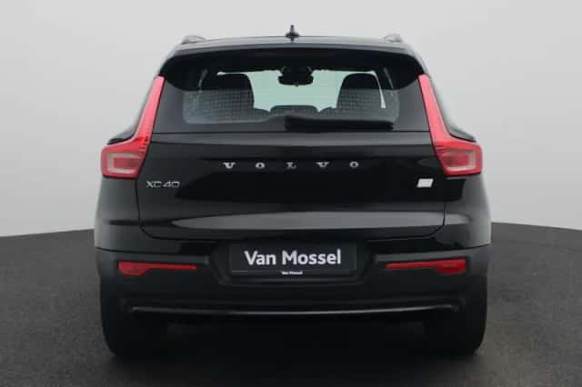 Volvo XC40 (2023) thumbnail 5