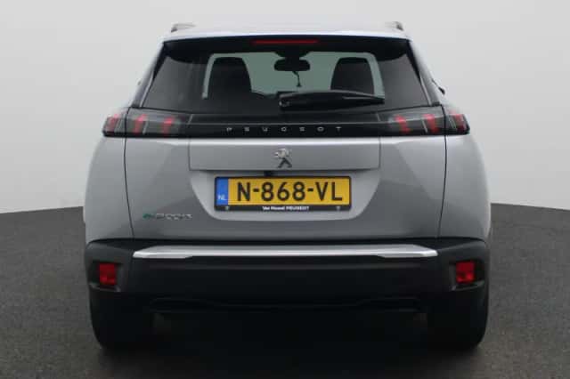 Peugeot e-2008 (2021) thumbnail 5