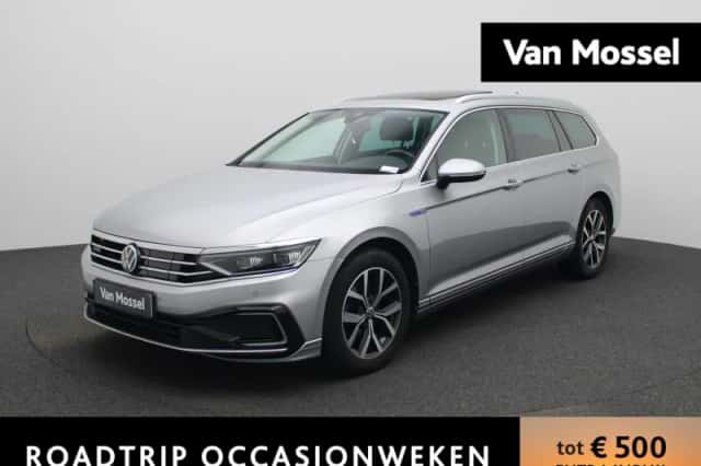 Volkswagen Passat (2022) thumbnail 1