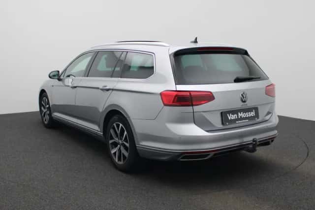Volkswagen Passat (2022) thumbnail 2