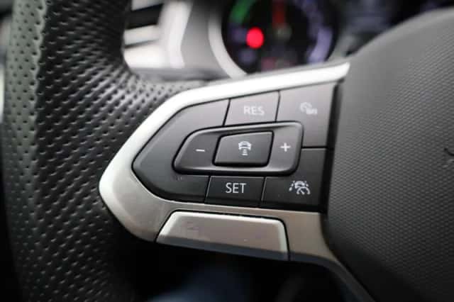 Volkswagen Passat (2022) thumbnail 23