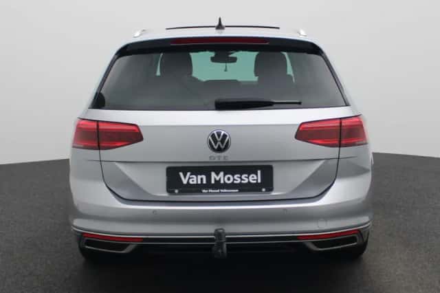 Volkswagen Passat (2022) thumbnail 5