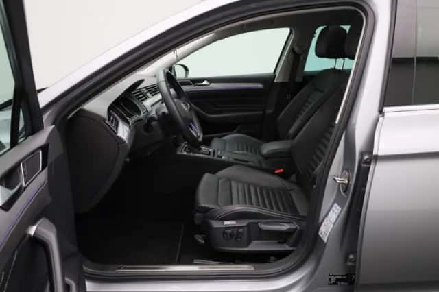 Volkswagen Passat (2022) thumbnail 9